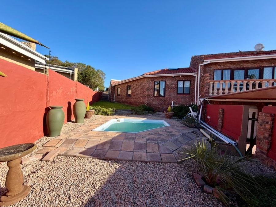 6 Bedroom Property for Sale in Heiderand Western Cape